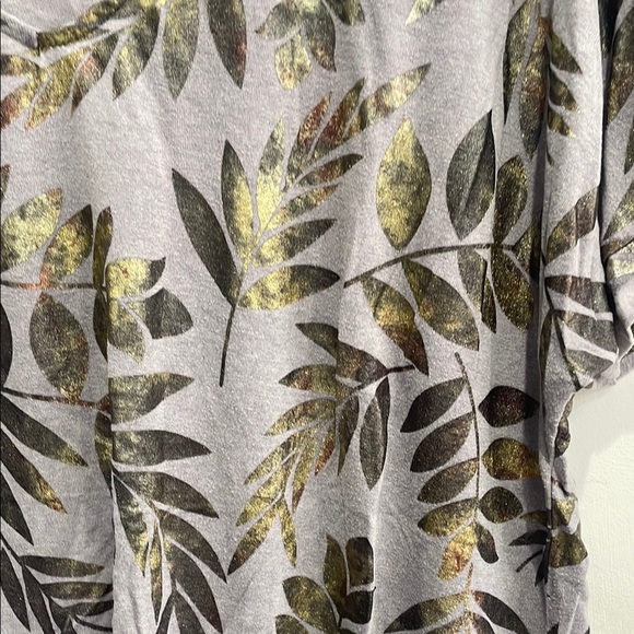 Floral Print Grey Women's Top - Picture 5 of 12